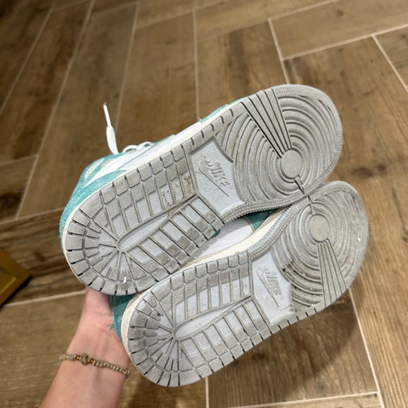 US Y6 Air Jordan (US Women's 7.5) Retro High OG GS " Turbo Green" - Picture 4 of 4